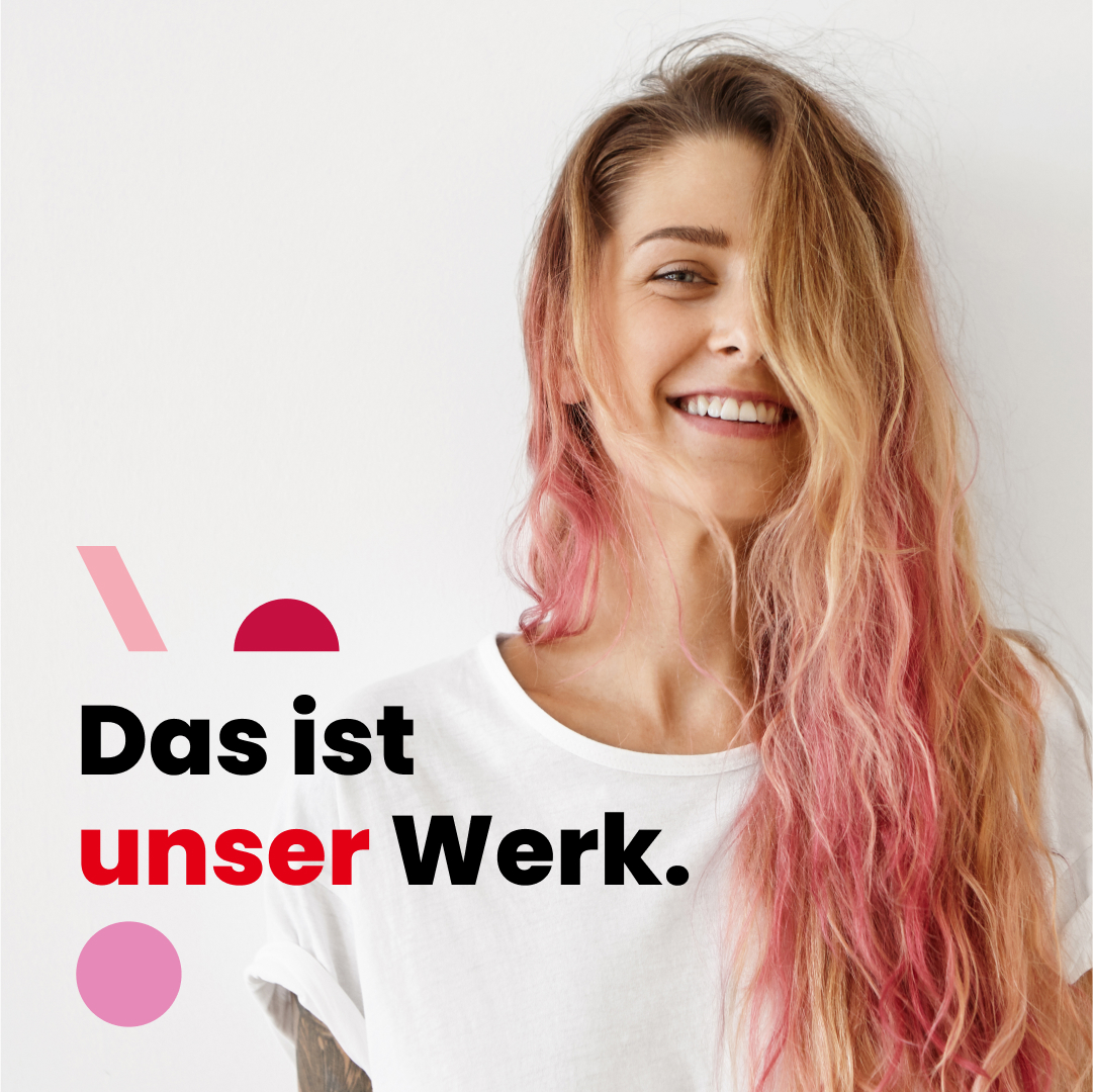 Junge Frau im Hintergrund, Vorne die Aufschrift 